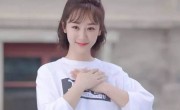 杨紫秦俊杰分手后哭，杨紫胸多大